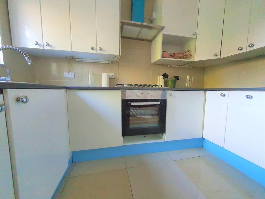 2 Bedroom Flat - Travel Direct To Heathrow/Central ロンドン エクステリア 写真