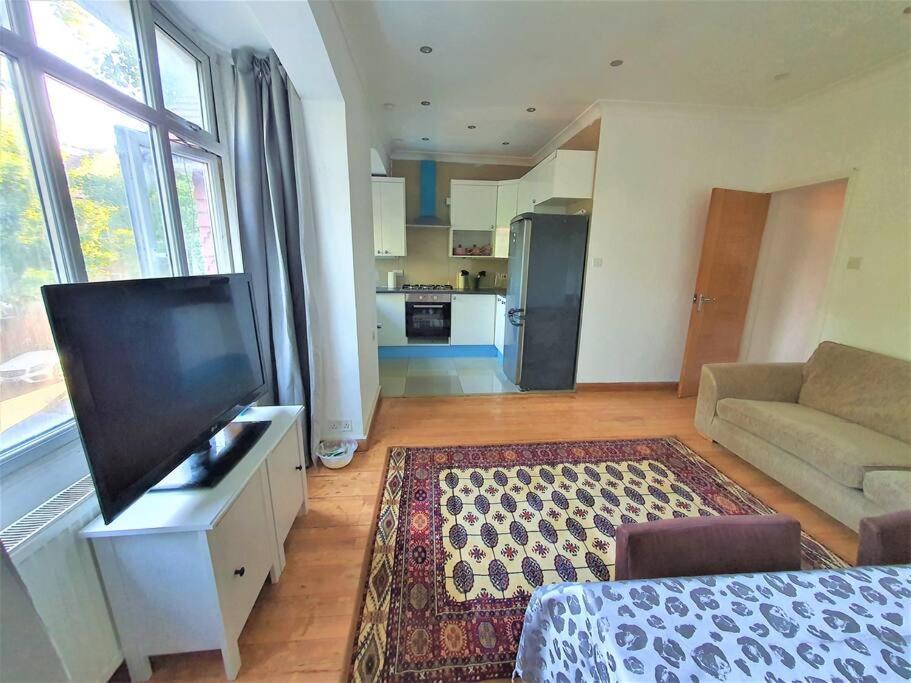2 Bedroom Flat - Travel Direct To Heathrow/Central ロンドン エクステリア 写真