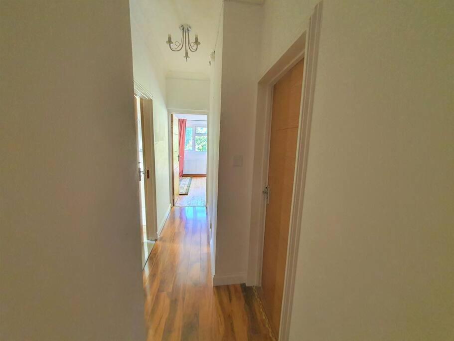 2 Bedroom Flat - Travel Direct To Heathrow/Central ロンドン エクステリア 写真